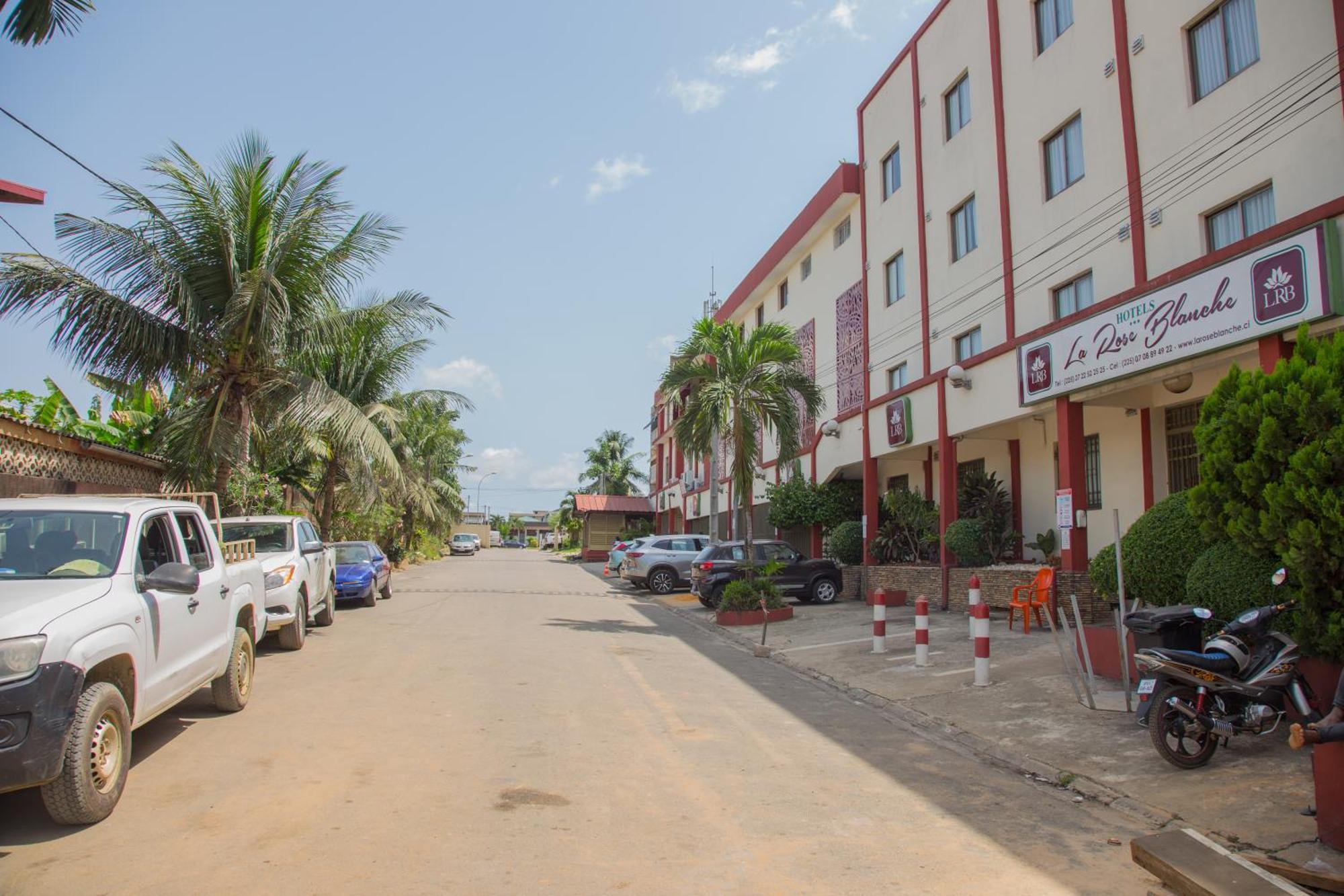 Hôtel La Rose Blanche Abidjan Buitenkant foto